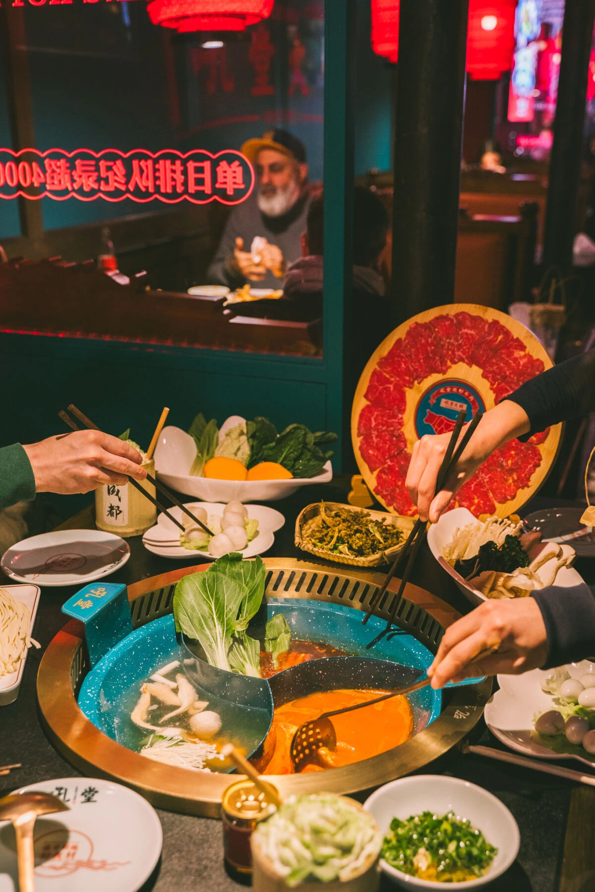 On Berlin’s Ku’damm, Hou Tang transforms dining into a vibrant Chengdu hotpot experience. Guests can enjoy spicy, meaty or vegan broths, or combine them all in one pot before adding ingredients ranging from lamb and shrimp to tofu and pak choi. A self-serve sauce station invites creativity with sesame oil, soy and fermented tofu paste. Finish your meal with lemonade, jasmine milk tea and shaved ice.
Hou Tang, Kurfürstendamm 175, 10707
Berlin–Wilmersdorf
@houtang_hotpot