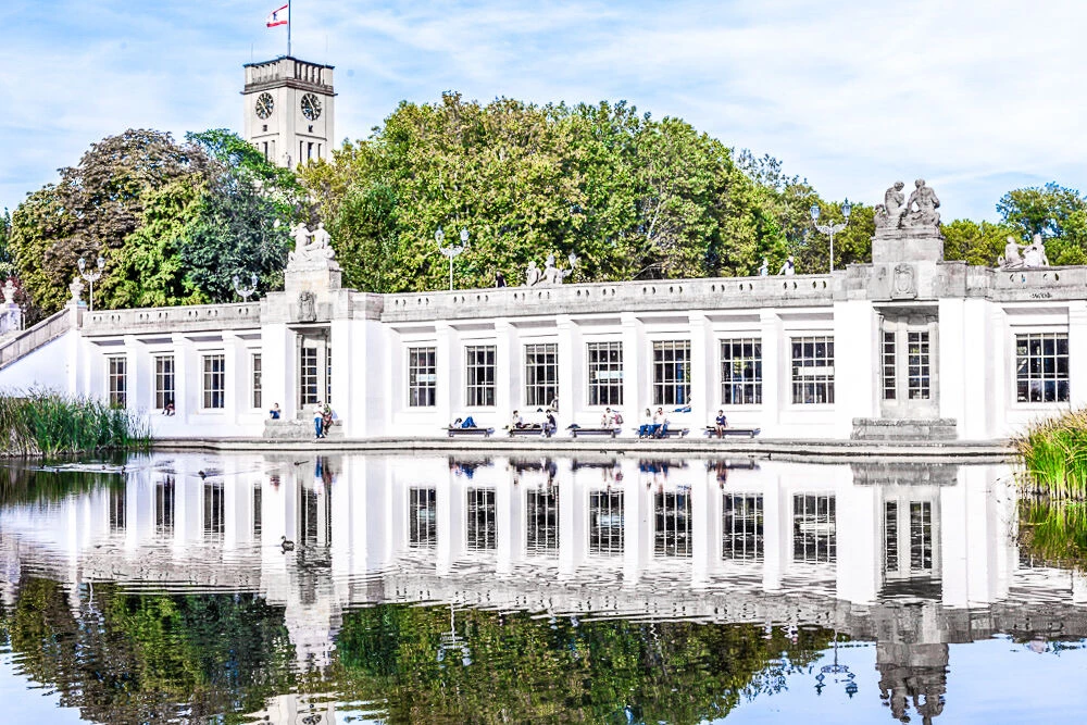A relaxed spot in Schöneberg’s Volkspark, Laax serves coffee, homemade lemonades, Berlin beer and more from a converted trailer. Enjoy the sun, unwind from the city rush or head into the park for a peaceful stroll.
Laax, Fritz-Elsas-Str. 30, 
10825 Berlin-Schöneberg
@laax.berlin