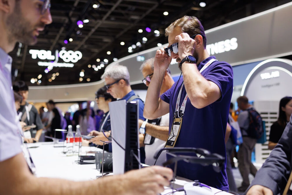 Business meets consumer: Innovation for everyday life