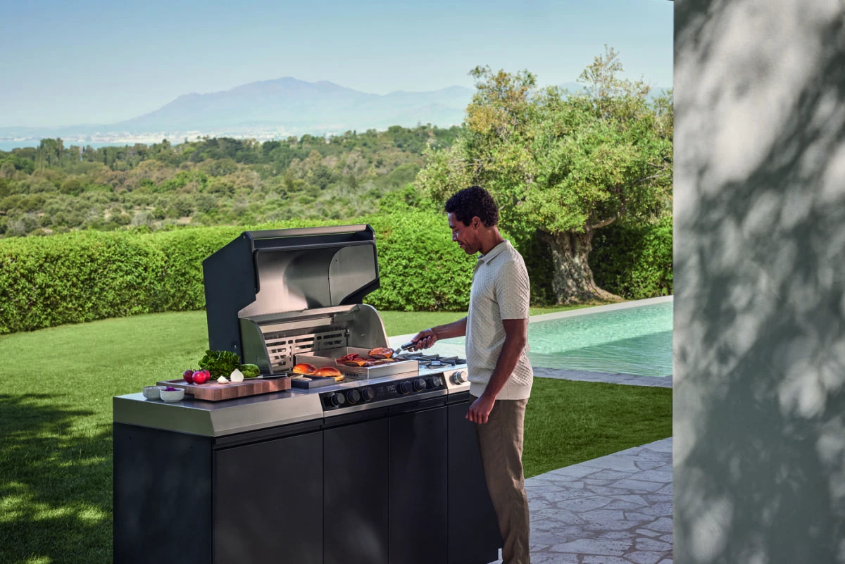 Outdoor kitchen ‘Dreams’ brings the familiar 
Miele premium experience now also outdoors.