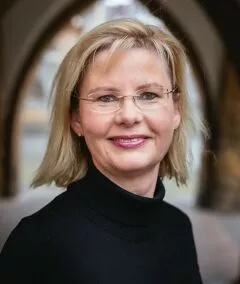Dr. Alexandra Schmied