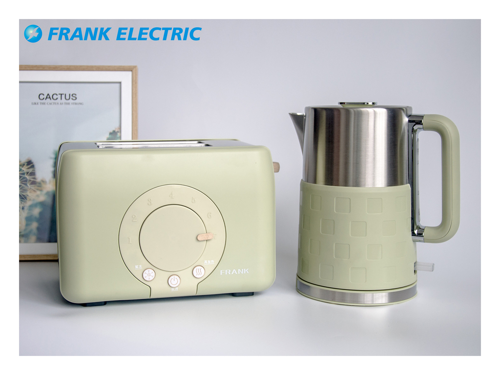 This electric kettle and toaster set is perfect for a dorm